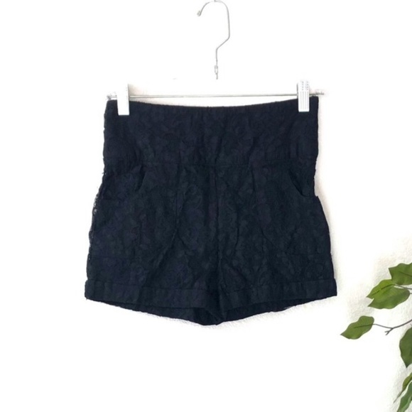 Sans Souci Lace Shorts - Picture 1 of 5